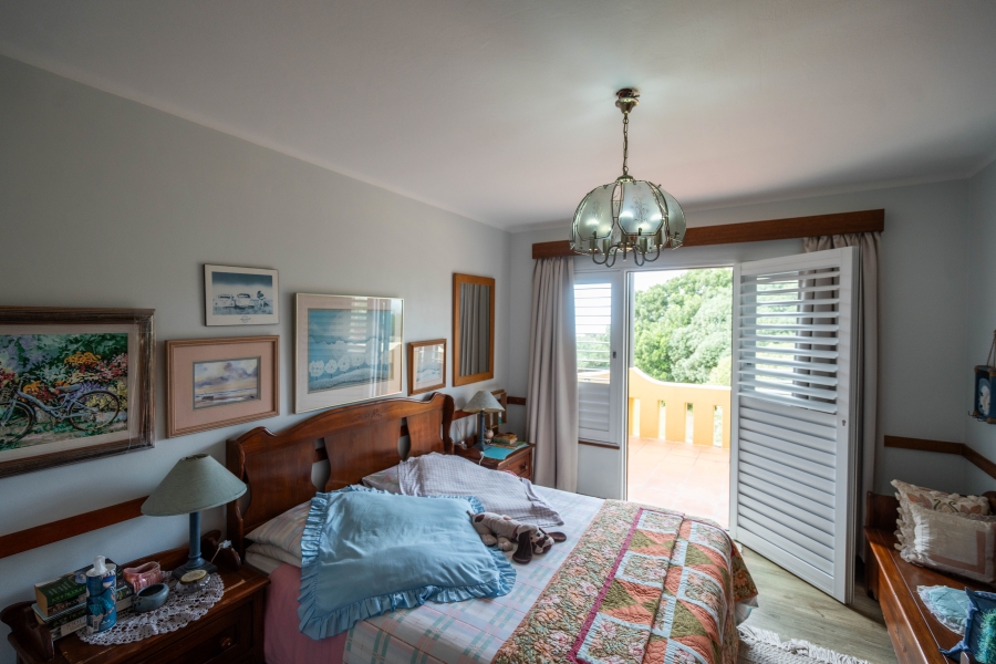 7 Bedroom Property for Sale in West Beach Eastern Cape